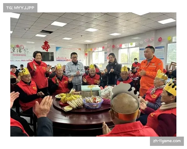 现场观众齐唱生日歌,为比赛当日过生日的裁判长庆生 现场观众齐唱生日歌,为比赛当日过生日的裁判长庆生